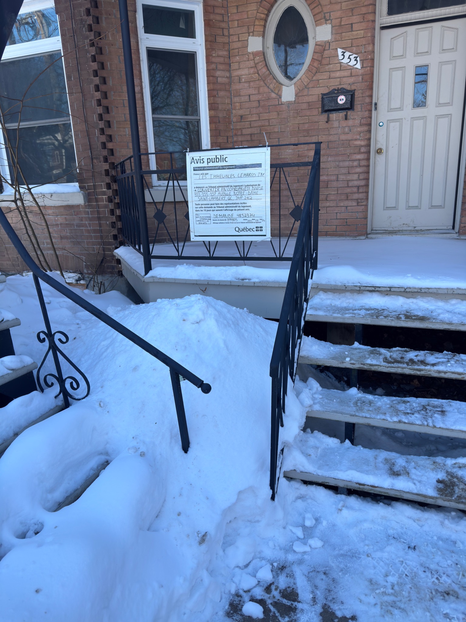 Sixplex, St-Lambert, Quebec. Photograph by Richard Wainwright.